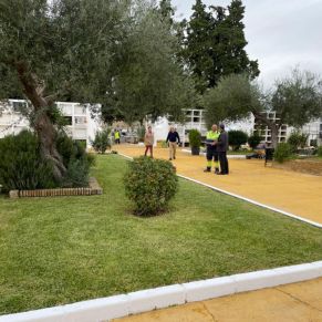 Visita del equipo de Gobierno al cementerio